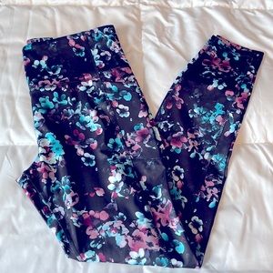 NWT workout leggings size medium